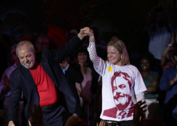 Gleisi Hoffmann continua na presidência do PT e não terá ministério, decide Lula