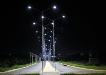 Maior via estruturante de Cuiabá, Contorno Leste ganha postes e iluminação de LED já está funcionando