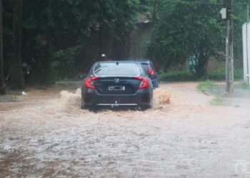 Inmet emite alerta para tempestades em várias cidades de MT