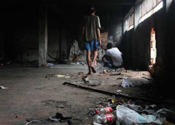 Homem leva várias facadas em “cracolândia” dentro de escola desativada