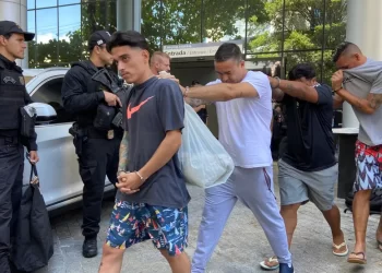 PF faz operação para prender suspeitos de planejar morte de autoridades; Moro diz que era um dos alvos do grupo