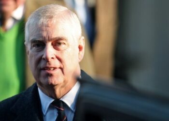 Acusado de abuso sexual, príncipe Andrew diz estar ‘perplexo’ por não receber herança da rainha