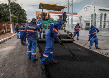 Governo de MT assina ordem de serviço para início das obras em 8 bairros de Cuiabá