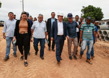 Governador vistoria obras em Cuiabá: “Vamos acabar com esse sofrimento de lama e poeira”