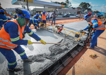 Governo começa o nivelamento das pistas na Avenida da FEB