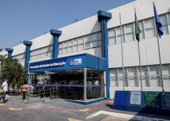 Governo do Estado publica decreto que regulamenta gratificação aos profissionais da Educação