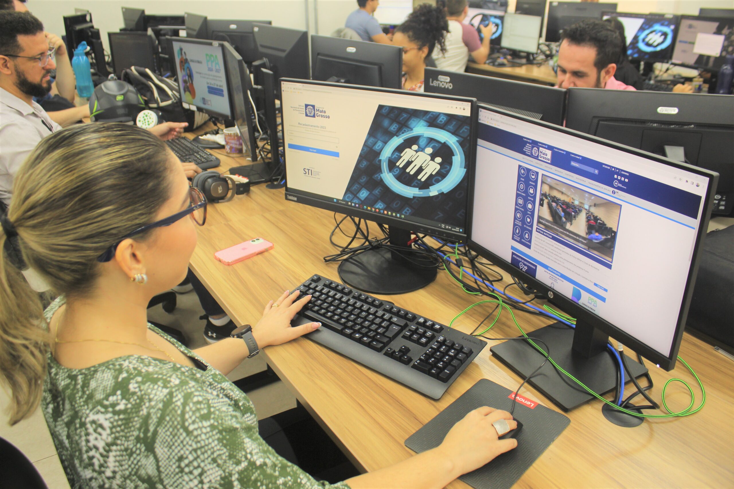 Cerca de 49% dos servidores públicos ainda não se recadastraram