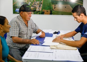 Governo de MT cadastra famílias que vivem em casas sem escritura há mais de 40 anos