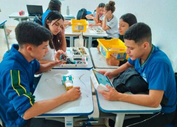 “Ensino de robótica torna aulas mais atrativas e permite desenvolvimento de habilidades criativas”, afirma secretário de Educação