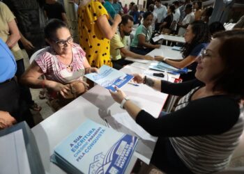 Governo de Mato Grosso regulariza imóveis e beneficia 392 famílias com escrituras definitivas