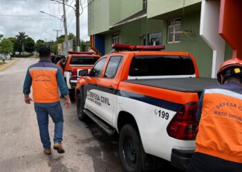 Governo de MT envia equipes e alimentos para auxiliar Cáceres após temporal