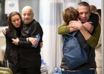 Israel liberta dois reféns argentinos em operação em Gaza; Hamas diz que ação deixou 67 mortos