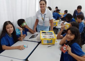 Aulas de robótica desenvolvem habilidades socioemocionais nas escolas estaduais