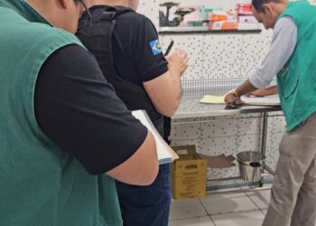 Operação realiza fiscalização em pet shop investigado por causar cegueira em cachorro