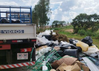 Dois homens são autuados em flagrante por descarte irregular de resíduos em VG