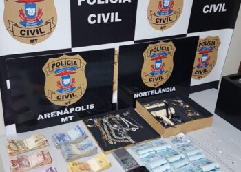 Operação apreende joias roubadas e 32 mil falsificados em tabacaria usada como ponto de encontro de criminosos