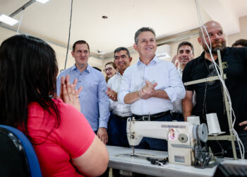 Fabricação de uniformes escolares por reeducandos garante 50% de economia ao Governo de MT