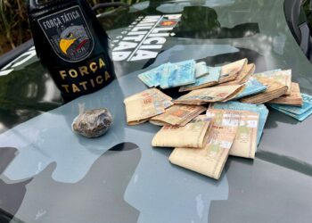 Força Tática prende irmãos por tráfico, direção perigosa e tentativa de suborno durante abordagem