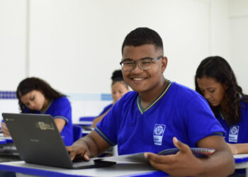 Lei que obriga o uso de uniformes em escolas estaduais é sancionada