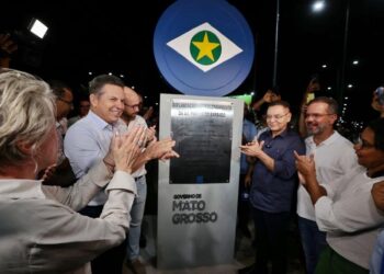 Governador entrega ampliação da Avenida Parque do Barbado e traz dignidade à população