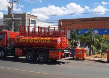 Corpo de Bombeiros Militar combate incêndio em espaço de eventos infantil
