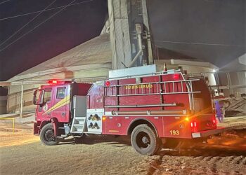 Corpo de Bombeiros extingue incêndio em três silos de grãos em Lucas do Rio Verde