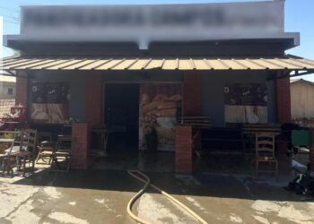 Bombeiros extinguem incêndio em padaria em Sorriso