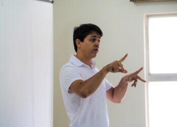 Inscrições para certificar novos intérpretes de Libras para as escolas da Rede Estadual encerram nesta sexta-feira (30)