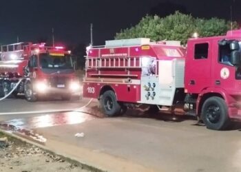 Corpo de Bombeiros controla incêndio em residência e carro em Guarantã do Norte