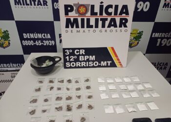 PM detém dupla por tráfico e apreende 50 porções de maconha e cocaína