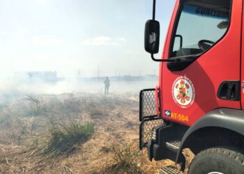 Corpo de Bombeiros extingue incêndio em vegetação de chácara em Primavera do Leste