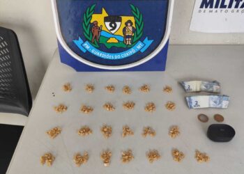 PM prende homem com 318 pedras de pasta base de cocaína em Cuiabá