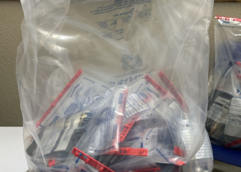 Operação integrada na PCE apreende 43 celulares, 50 porções de drogas e mais de 70 chips