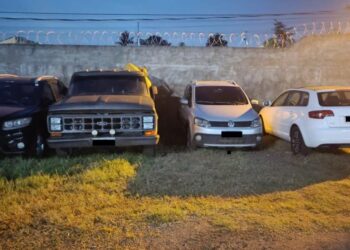 PM recupera quatro veículos em casa abandonada e prende suspeito por estelionato