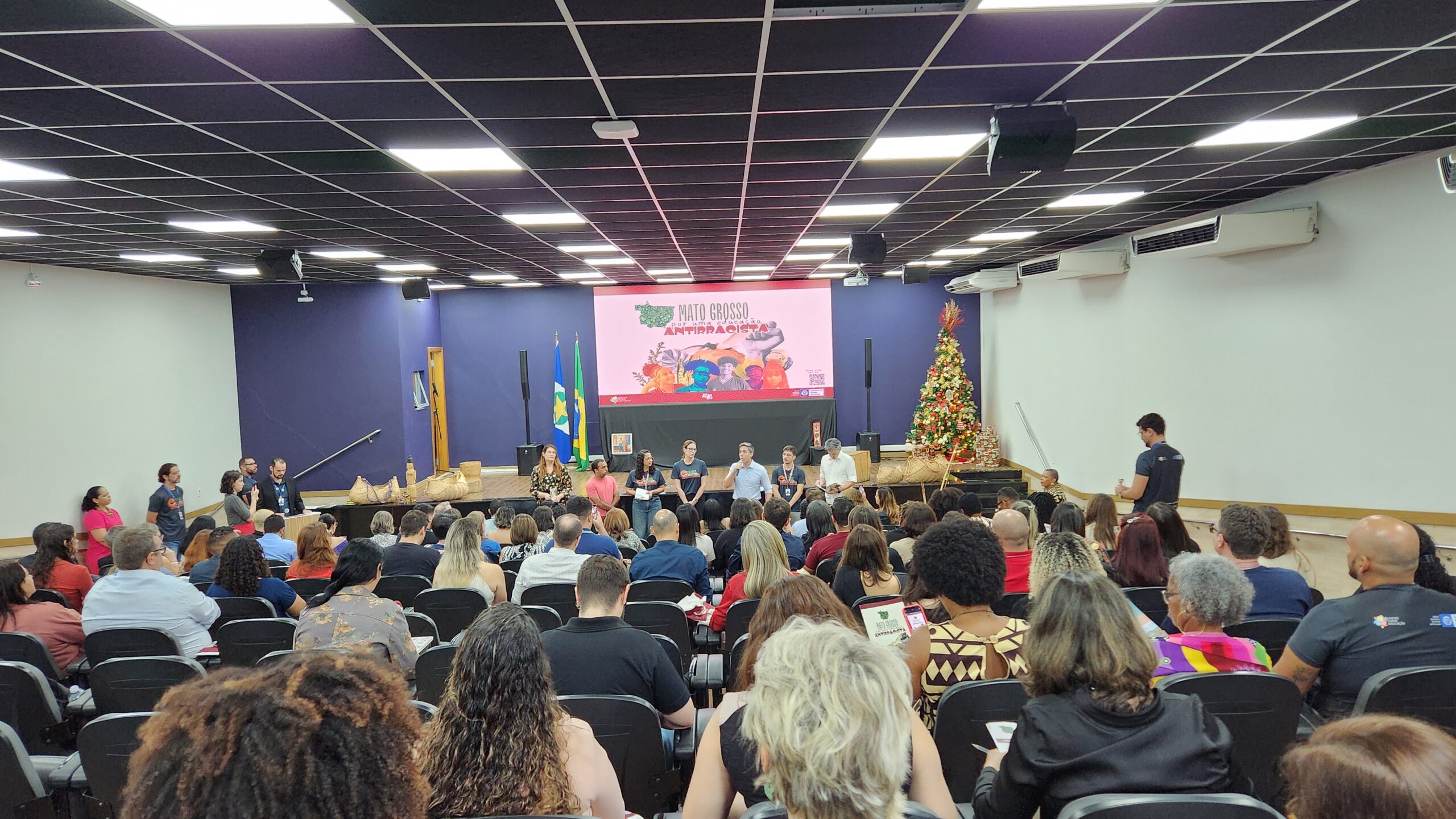 Seduc lança cartilha de política antirracista para professores e alunos da Rede Estadual