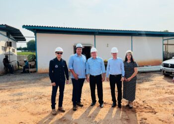 Deputado Sebastião Rezende e autoridades locais fiscalizam obras do Hospital Regional de Juína