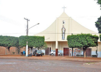 Homem é encontrado morto na frente de igreja em Rondonópolis