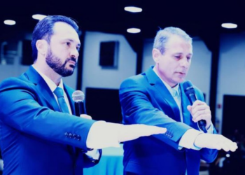 Alei Fernandes e Acácio Ambrosini  são empossados prefeito e vice-prefeito para gestão 2025/2028