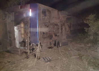 Ônibus com time de futebol tomba e deixa dois mortos na BR-226 no Maranhão