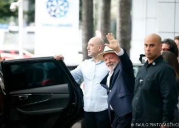 Lula recebe alta hospitalar após cirurgia cerebral