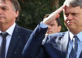 Reinaldo: Tarcísio reafirma Bolsonaro candidato e, pois, apoio ao golpismo