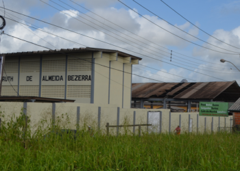 Quadra poliesportiva de escola pública do AP destelhada por ventanias deve ser reformada