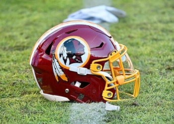 Quando a nostalgia vence a lacração: a volta do “pele-vermelha” à liga do futebol americano 