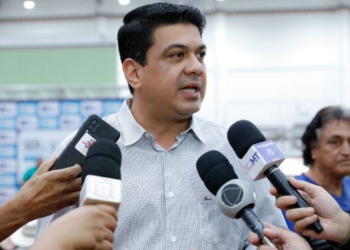 Juiz manda Kalil recontratar 26 médicos demitidos em Várzea Grande