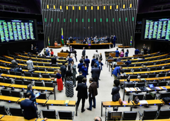 Congresso aprova R$ 4 bilhões para aviação civil e R$ 227 milhões para assentamentos