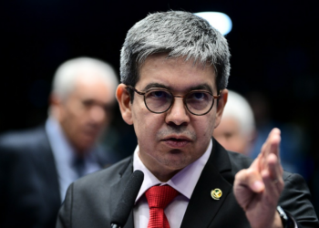 Projeto para custear CNH de pessoas de baixa renda com multas volta à Câmara