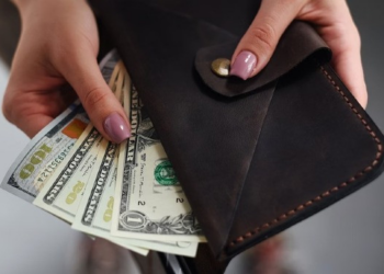 À espera do pacote fiscal, dólar vai a R$ 6,29