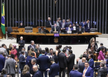 Câmara dos Deputados pode votar hoje PEC que restringe acesso ao abono salarial