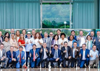 Em reunião ministerial, Lula relata as quatro vezes em que quase morreu