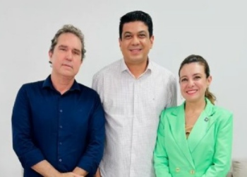 Kalil recebe Flávia e Tião para reunião de transição